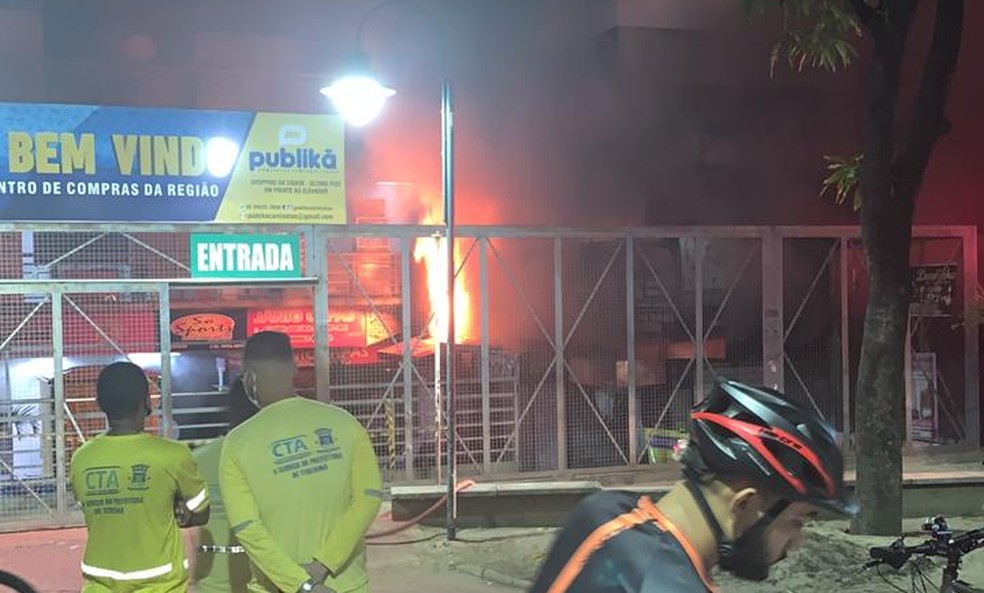Shopping da Cidade de Teresina sofre incêndio — Foto: Reprodução