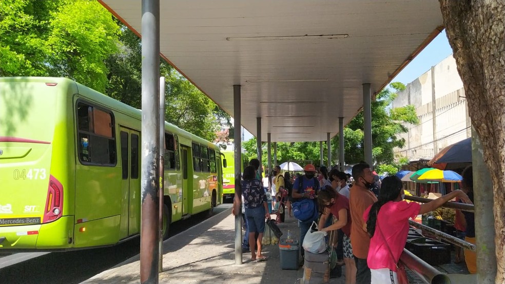 Prefeitura e Setut entram em acordo; ônibus podem voltar a operação normal na próxima segunda-feira (11) — Foto: Ilanna Serena/g1