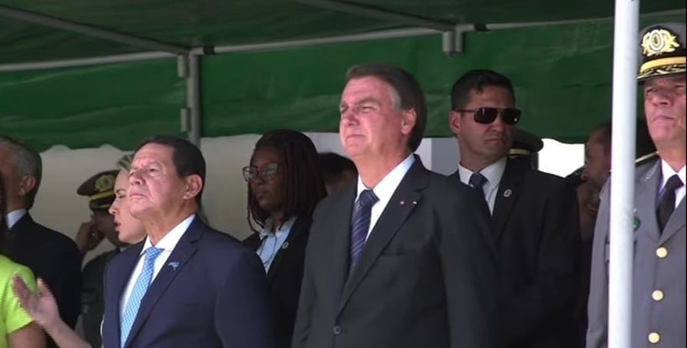Presidente Jair Bolsonaro participa de formatura de cadetes da Aman, em Resende — Foto: Reprodução