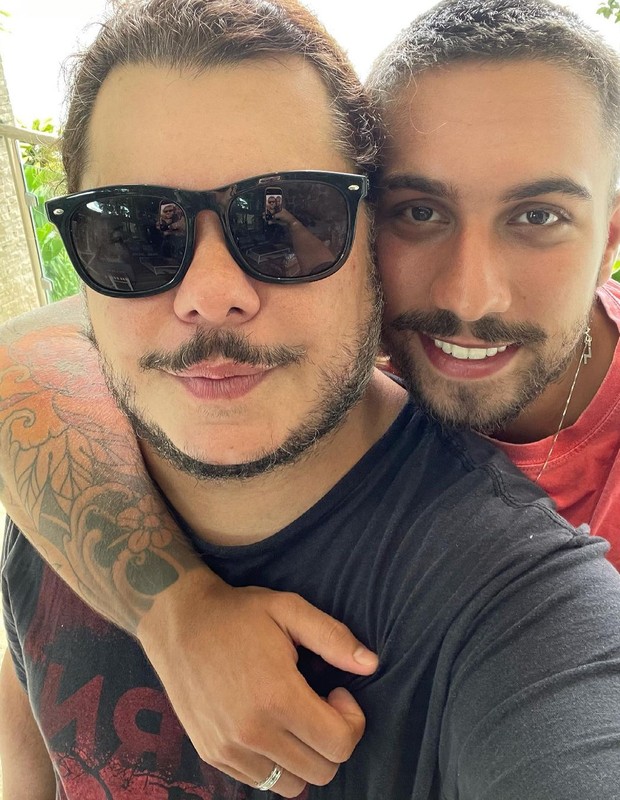 Marcus Majella e o namorado, Guilherme (Foto: Reprodução/Instagram)