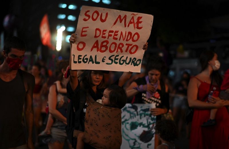 No Brasil, aborto também é assunto que divide feministas e evangélicos (Foto: Getty Images via BBC News)
