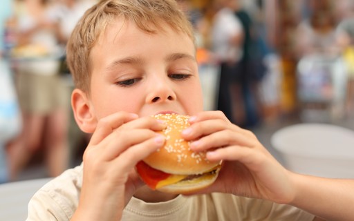 1 a cada 5 pais afirma que aumentou o consumo de fast food dos filhos com a  pandemia, diz estudo dos EUA, Viva você