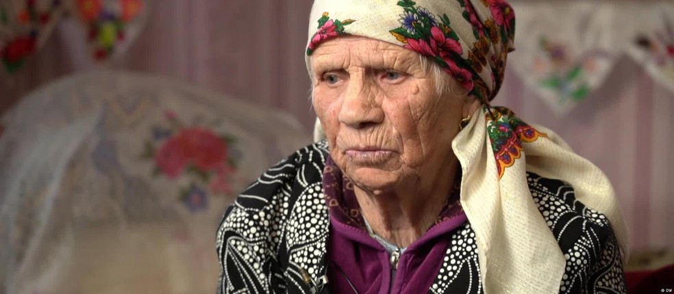 O irmão mais velho de Lyubov foi morto no Holodomor por ter ido ao vilarejo vizinho procurar nabos, e uma irmã mais nova morreu de fome. Ela também quase morreu de desnutrição — Foto: DW