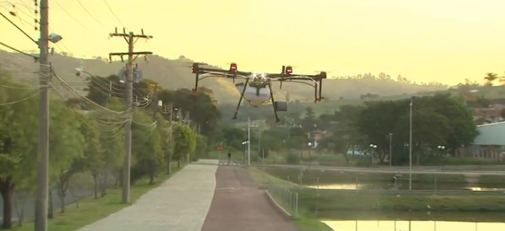 Drone é usado para desinfecção de locais em São Sebastião da Grama — Foto: Reprodução/EPTV