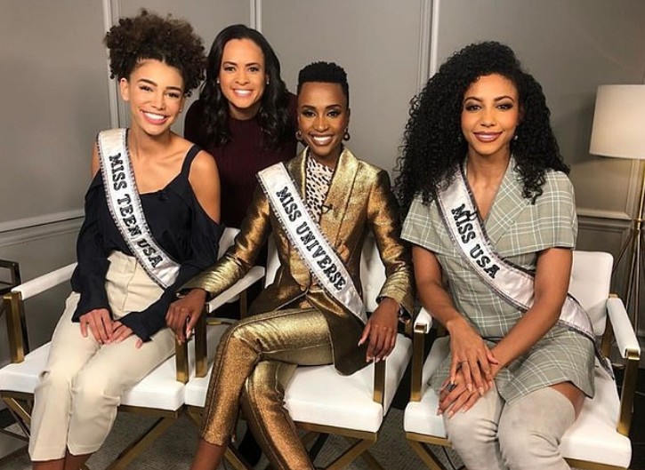 A Miss Universo Zozibini Tunzi com a Miss USA Cheslie Kryst  e a Miss Teen USA Kaliegh Garris nos bastidores do programa Good Morning America  (Foto: Instagram)