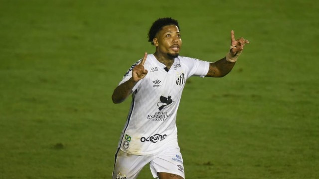 Marinho comemora terceiro gol do Santos