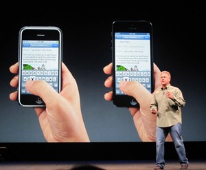 Phil Schiller, executivo da Apple responsável por iOS, fala do novo iPhone (Foto: Laura Brentano/G1)
