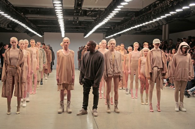 Kanye West em ensaio da Yeezy (Foto: Getty Images)