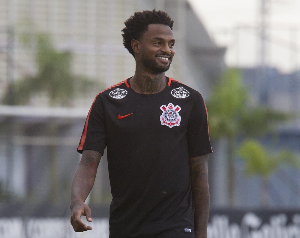 Renê Júnior comenta sobre sua felicidade em ser titular e já fala sobre Roger