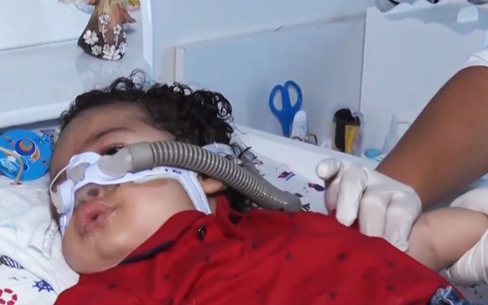Beb&ecirc; com atrofia muscular morre no sul da Bahia sem conseguir rem&eacute;dio &mdash; Foto: Reprodu&ccedil;&atilde;o/TV Santa Cruz