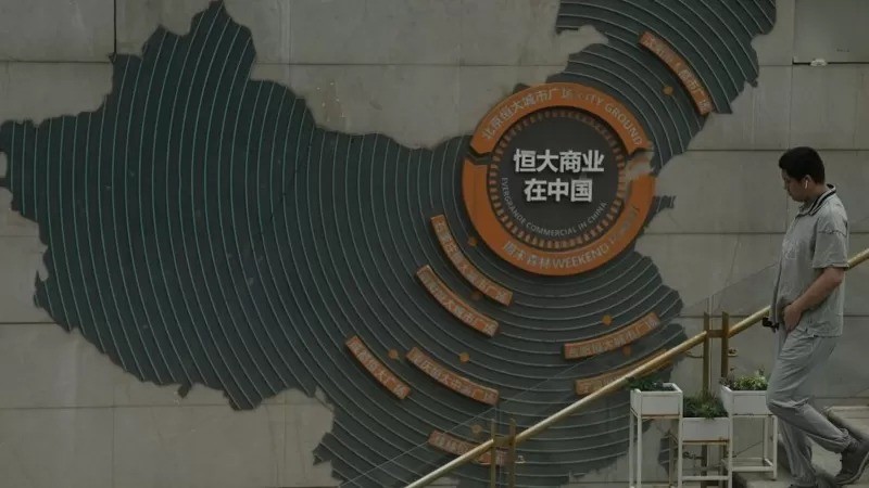 A China vive uma crise no mercado imobiliário (Foto: AFP via BBC)