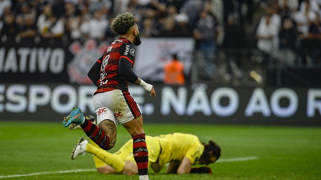 Gabigol e Cássio, em Corinthians x Flamengo, pela Libertadores