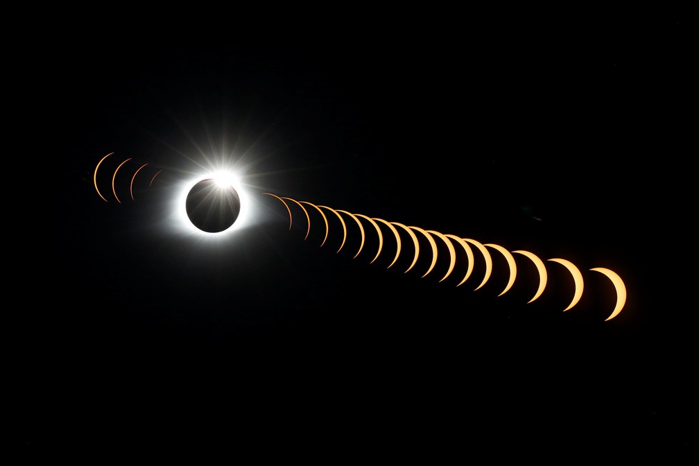 Múltipla exposição cria efeito de um anel de diamante no eclipse (Foto: Jonathan Ernst/Reuters)