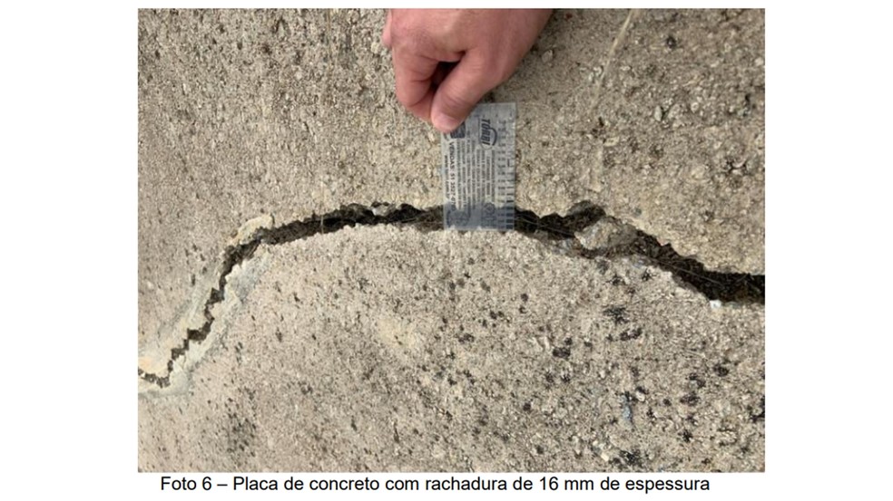 Rachaduras nas placas de concreto do Canal da Transposição têm mais de 1,5 centímetros — Foto: Divulgação/MPF