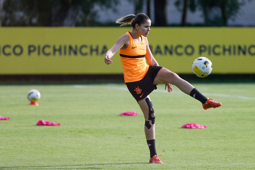 Erika volta a jogar após quase um ano e diz que Libertadores pelo Corinthians é 