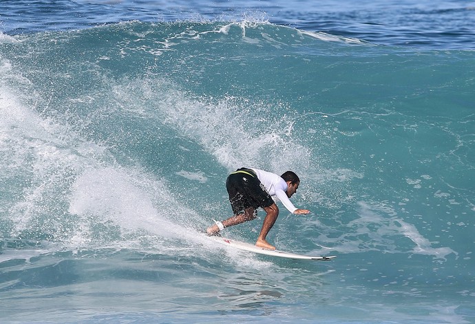 Derek Rabelo surfe, Pipeline, Havaí (Foto: Thiago Bernardes / Ag. Estado)