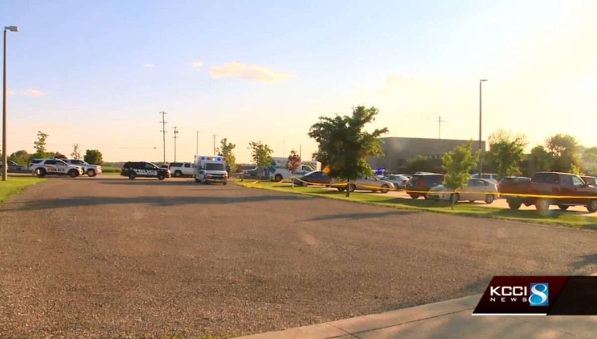 Homem mata duas mulheres a tiros em estacionamento de igreja, nos EUA