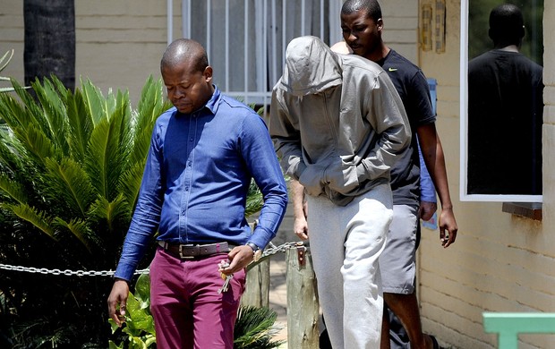 Oscar Pistorius preso em Pretoria (Foto: Agência AFP)
