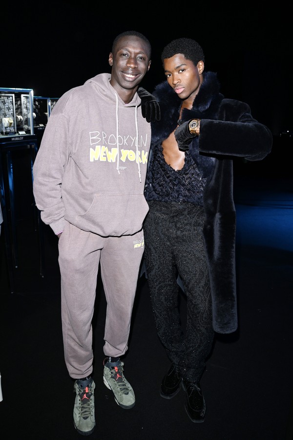 MILAN, ITALY - FEBRUARY 23: Khaby Lame and Alton Mason  attends the celebration of the Hublot Milano boutique opening during the Milan Fashion Week Fall/Winter 2022/2023 at East End Studios on February 23, 2022 in Milan, Italy. (Photo by Daniele Venturell (Foto: Getty Images for Hublot)