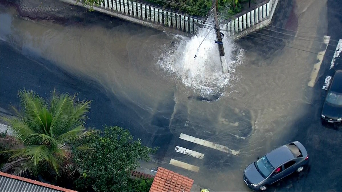 Adutora Da Sabesp Se Rompe E Rua Vira Piscina Na Zona Leste De Sp Sao Paulo G1