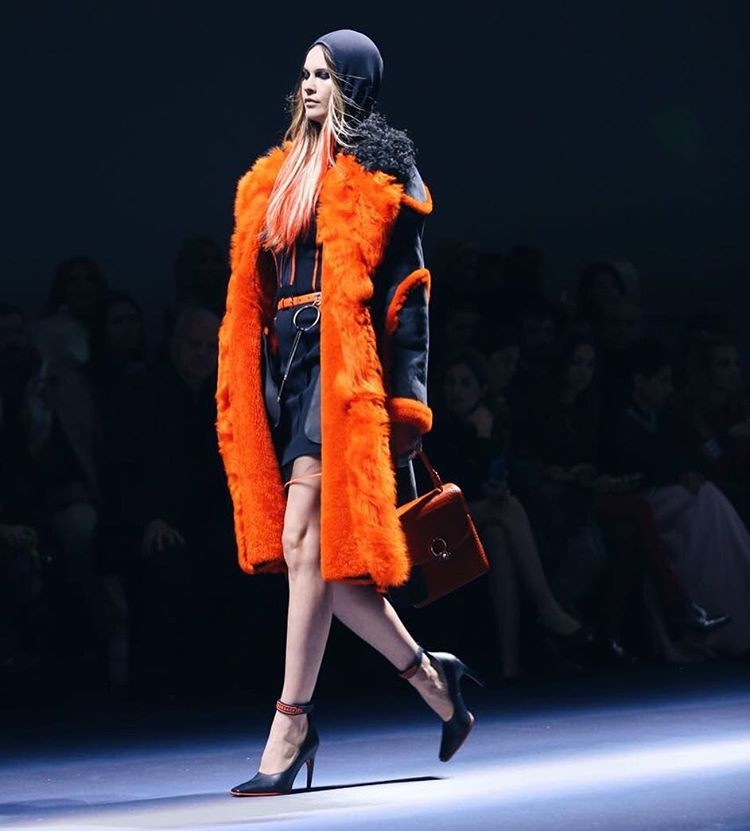 Behati Prinsloo para Versace (Foto: Fashion To Max / Luiza Ferraz)