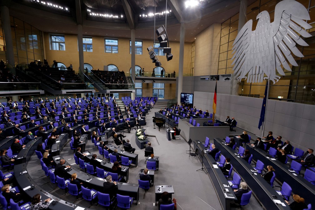 Parlamento alemão em cerimônia em memória das vítimas do Holocausto — Foto: MICHELE TANTUSSI/Reuters