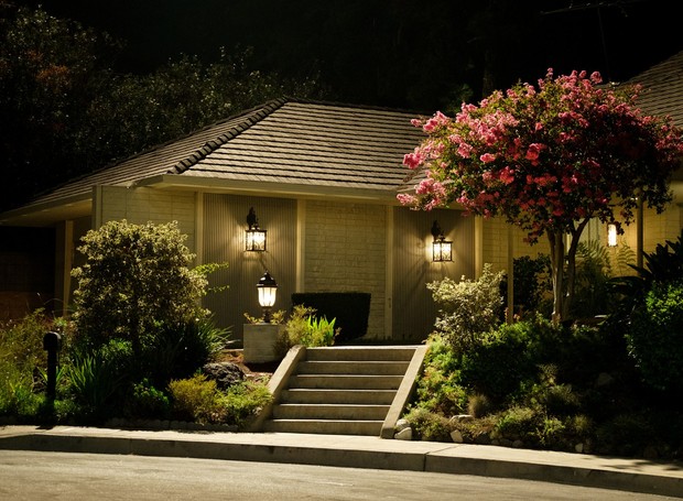 O exterior da casa de Rick Dalton, personagem interpretado pelo ator Leonardo DiCrapio no filme 'Era Uma Vez em... Hollywood', foi gravado em uma residência de verdade em Los Angeles (Foto: Andrew Cooper/Sony Pictures)