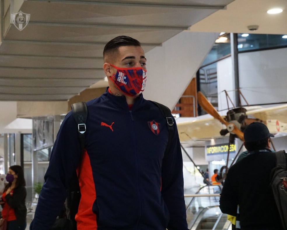 Jean, goleiro brasileiro do Cerro Porteño, no embarque para o Brasil — Foto: Divulgação