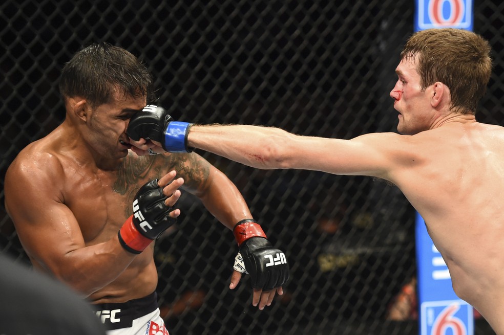 Rick Glenn x Dennis Bermudez UFC Boise (Foto: Josh Hedges/Zuffa LLC / Getty Images)