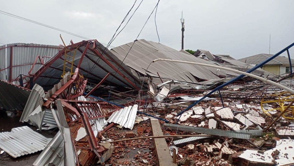 Barracão caído em Xanxerê — Foto: Defesa Civil/Divulgação
