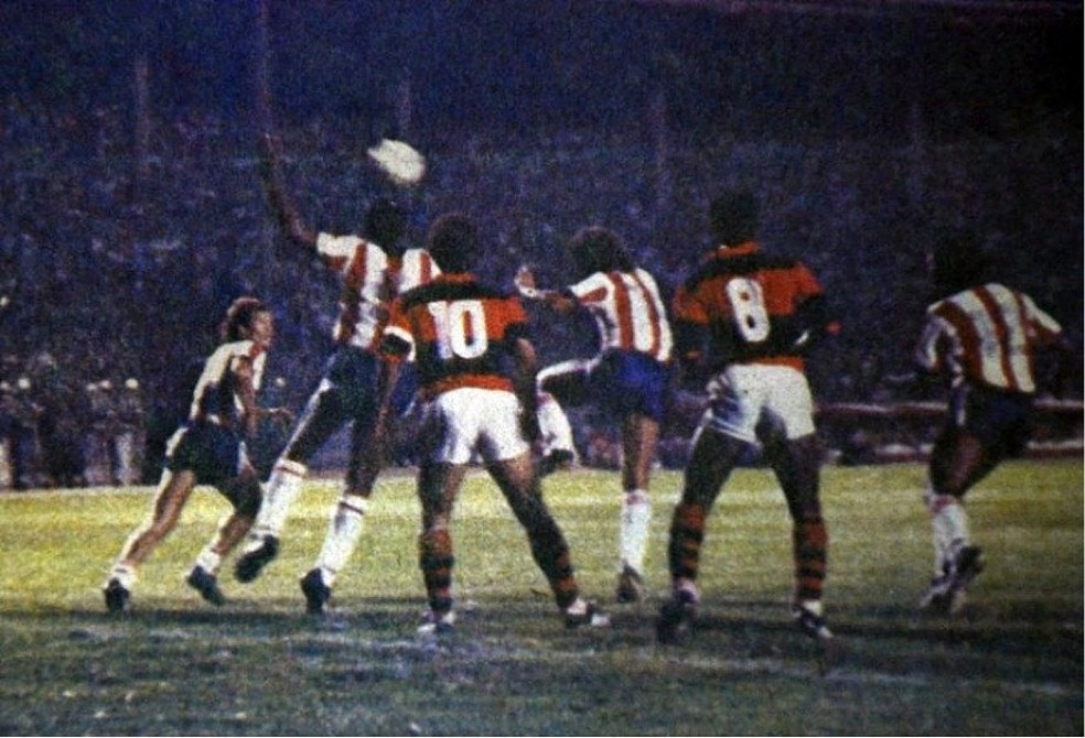 Flamengo x Junior Barranquilla pela Libertadores de 1984 &mdash; Foto: El Heraldo - Reprodu&ccedil;&atilde;o/Twitter Junior Barranquilla