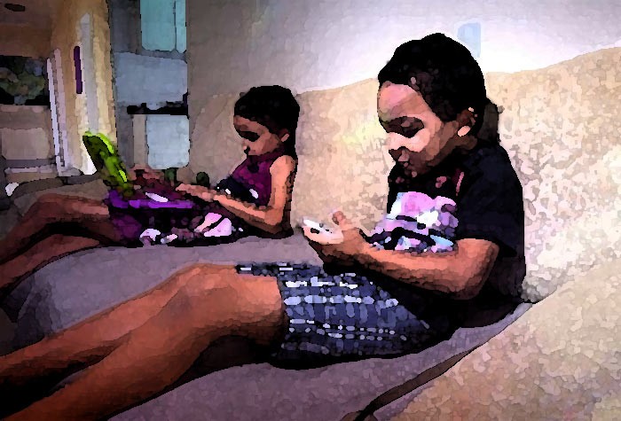 Crianças começam cedo a usar a internet em celulares e outros aparelhos