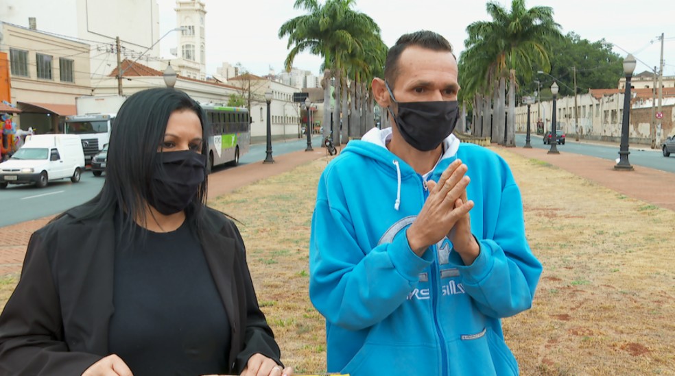 Demitida Na Pandemia Auxiliar Pede Emprego No Semaforo Em Sp Tenho Muita Vontade De Trabalhar Ribeirao Preto E Franca G1 Bom tarde , gostária de um modelo de cartaz da atitude. demitida na pandemia auxiliar pede