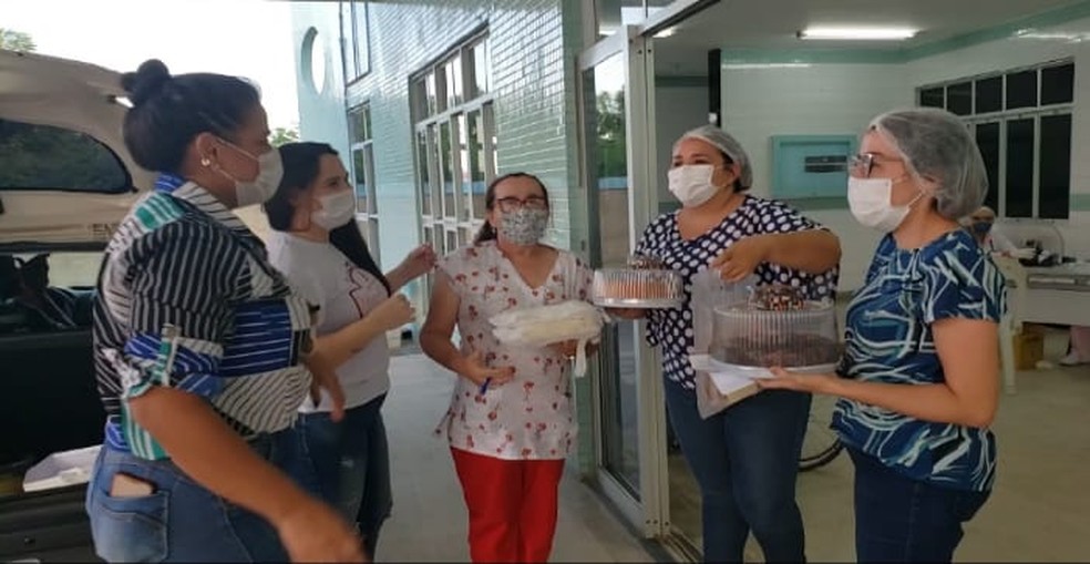 Doceiras de Mossoró se reuniram para doar bolos aos profissionais da saúde em Mossoró, RN — Foto: Divulgação