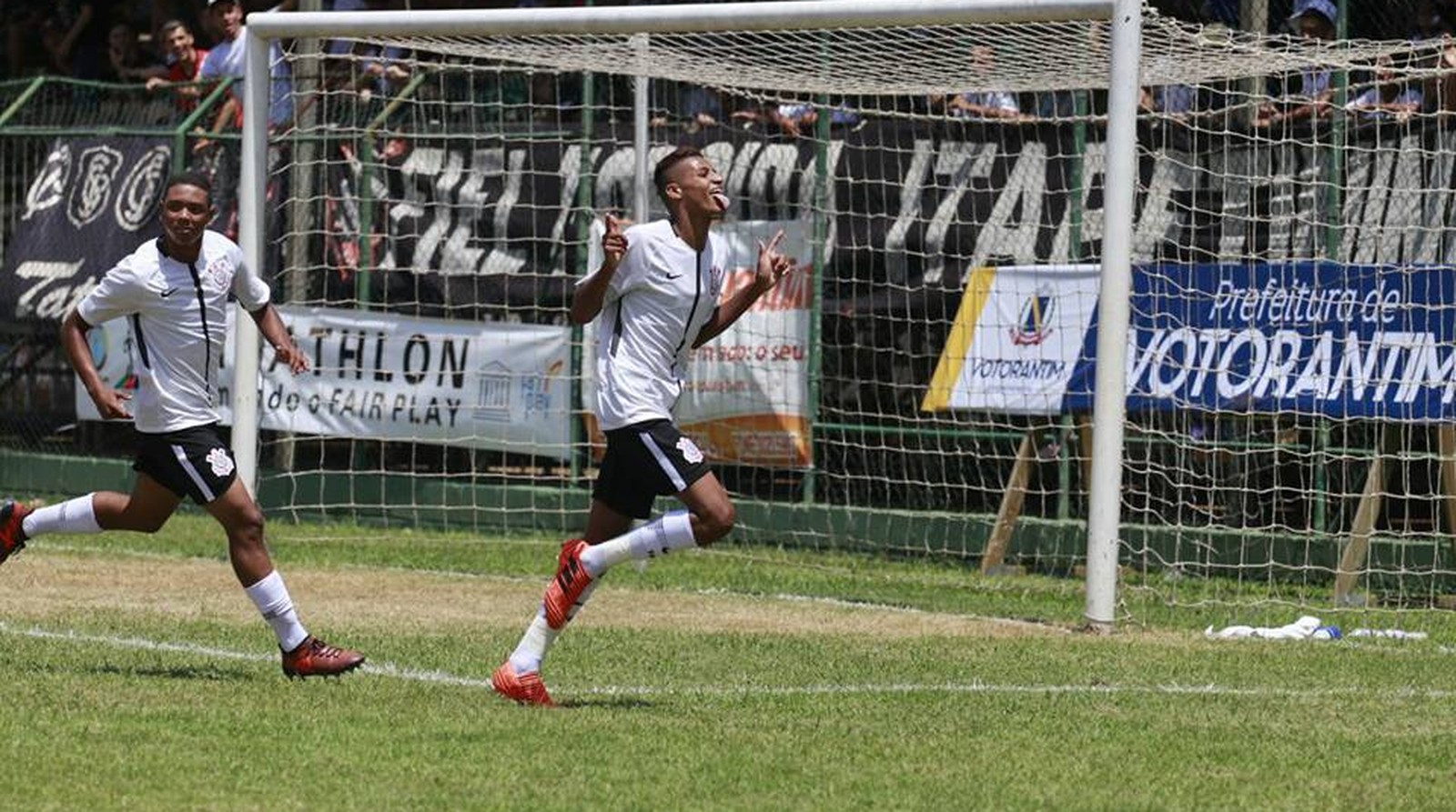 Corinthians vence, elimina o Goiás e torce por combinação para avançar no sub-15