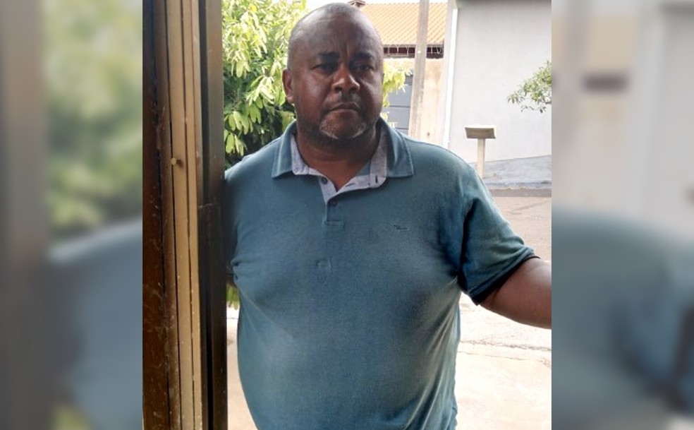 O pedreiro Simão Cirineu de Oliveira, de 56 anos, trabalhava há uma semana na casa onde foi atacado por dois pitbulls — Foto: Reprodução/Facebook