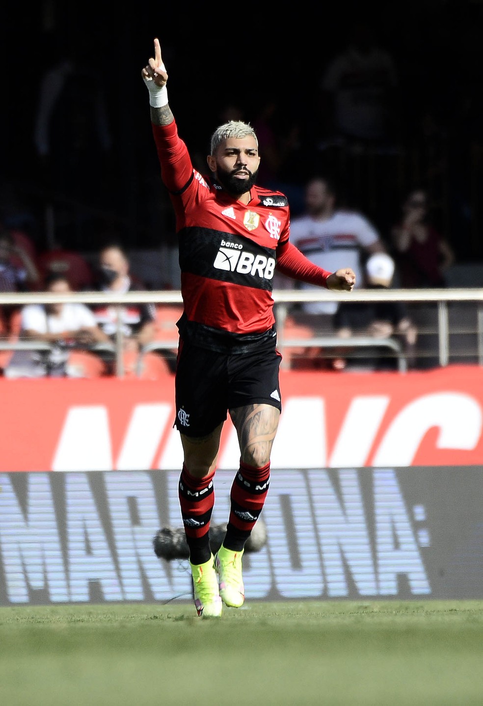 Atacante iguala Renato Gaúcho, se aproxima de gol 200 na carreira e mira clube seleto do Flamengo