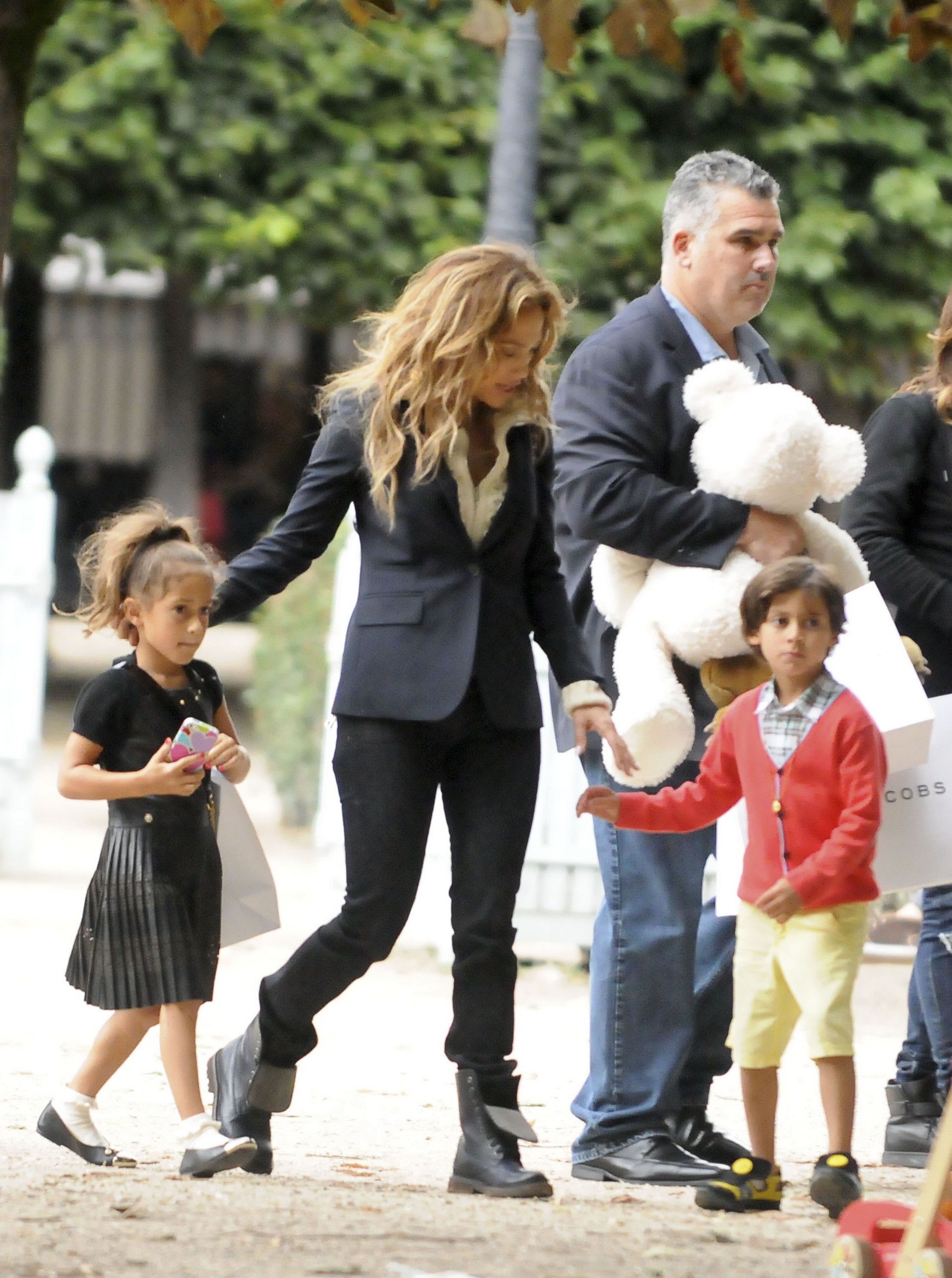Jennifer Lopez e os filhos, Max e Emme (Foto: The Grosby Group)