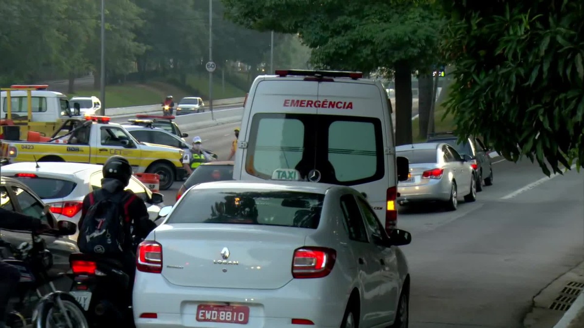 SP amplia bloqueios de avenidas nesta terça para estimular isolamento social na cidade