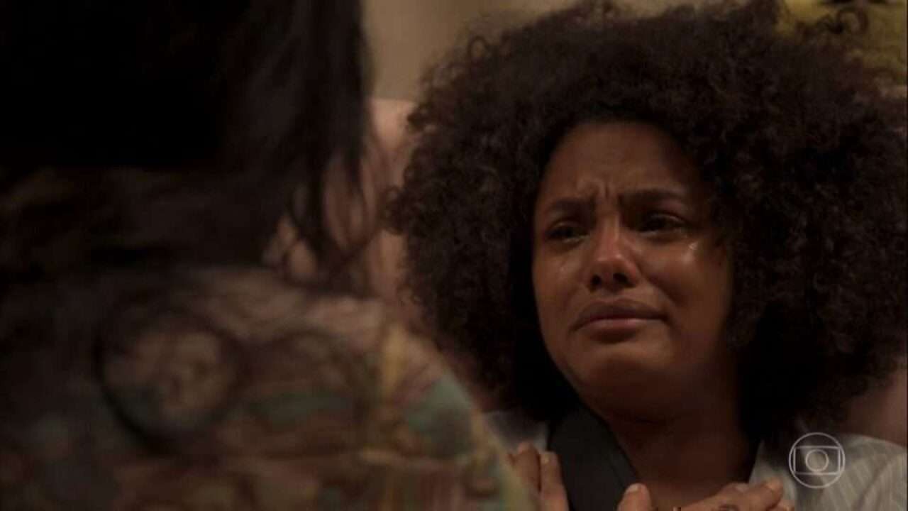 Jéssica Ellen em cena dramática de 'Amor de Mãe' (Foto: Reprodução de Internet)