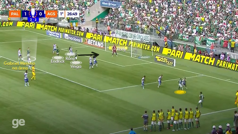 Gabriel Menino entra na área para fazer o segundo gol — Foto: Reprodução