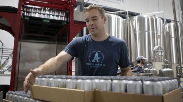 Bill Shufelt, da Athletic Brewing, aposta no crescimento do mercado de cerveja sem álcool dos EUA (Foto: ATHLETIC BREWING via BBC News)