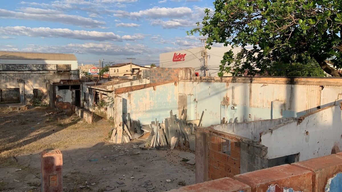 Corpo de homem é encontrado em terreno de marmoraria desativada, em Montes Claros