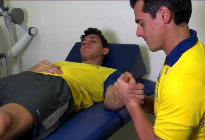 Thiago Braz trata punho após lesão (Foto: reprodução)