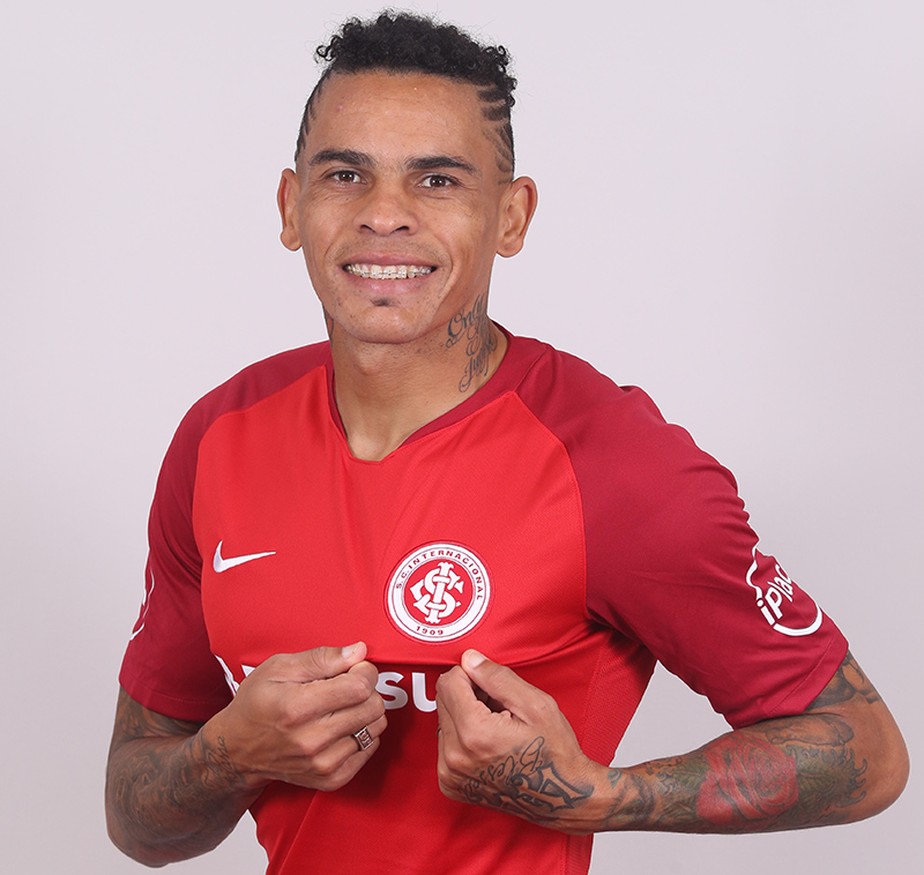 Inter anuncia contrataÃ§Ã£o de atacante uruguaio Jonatan Ãlvez