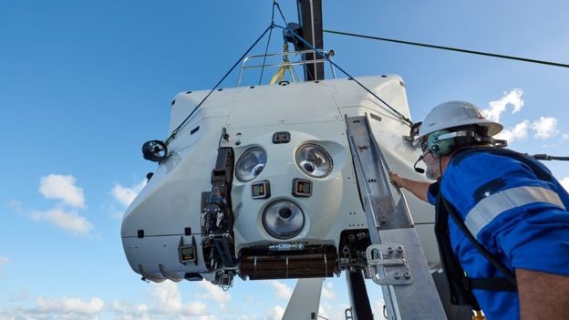 Expedição usou um submersível preparado para suportar a forte pressão no fundo do mar (Foto: REEVE JOLLIFFE/BBC)