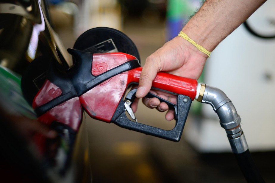 Gasolina fica em R$ 5,21 no Sudeste no começo de setembro, diz pesquisa