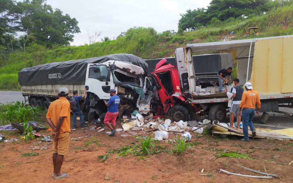 Caso ocorreu na manhã desta terça-feira , na BR-101, próximo à Itabela — Foto: Reprodução/Site Radar 64
