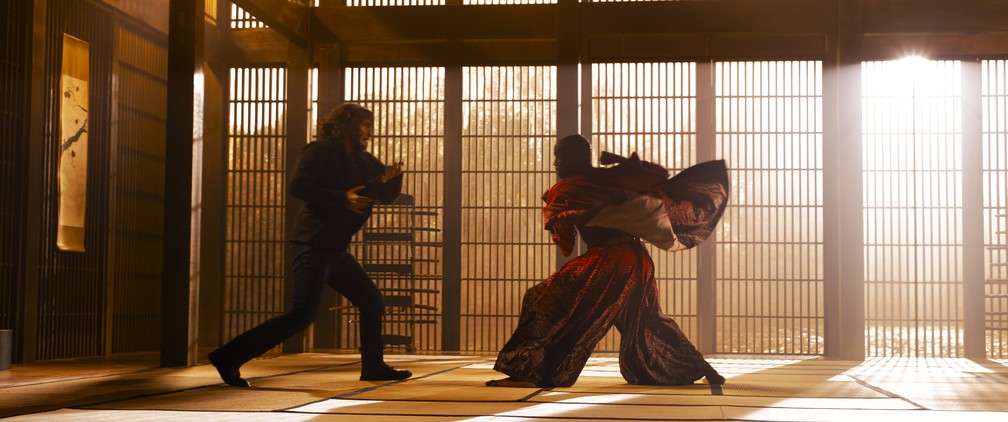Keanu Reeves e Yahya Abdul-Mateen II em cena de 'Matrix Resurrections' — Foto: Divulgação