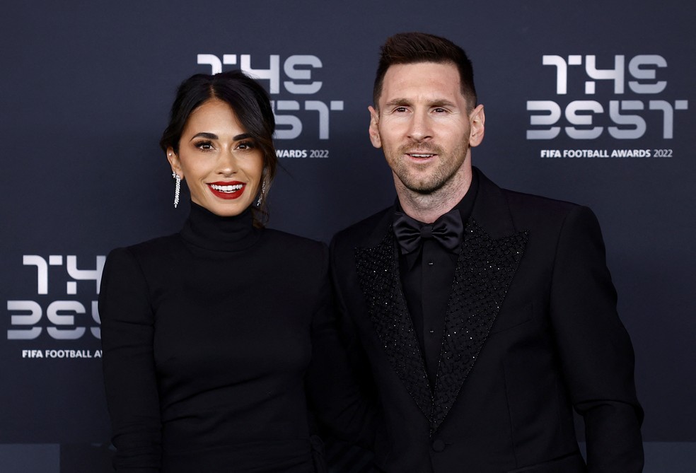 Lionel Messi, ao lado da esposa Antonela Roccuzzo, durante premiação Fifa The Best — Foto: Reuters